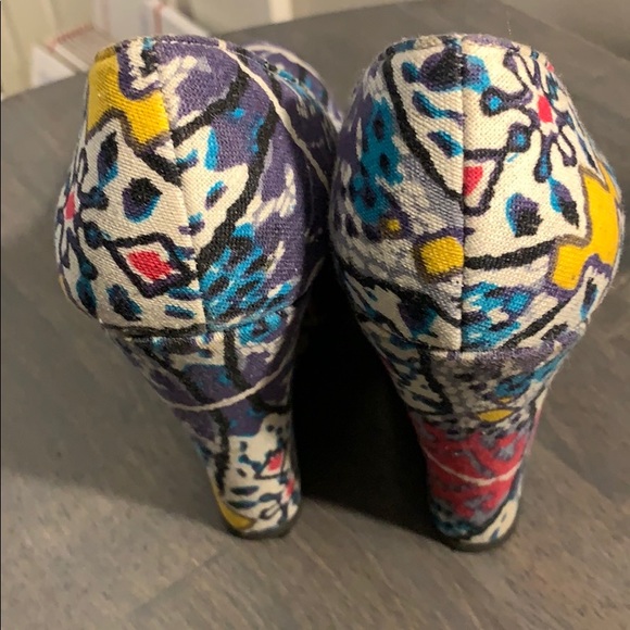 Steve Madden Pammyy  Aztec Retro Wedge Platforms - Picture 4 of 8